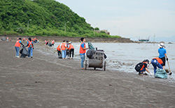 Clean-up activity at Dawson Beach#1
