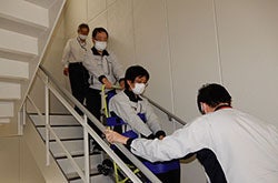 非常用階段避難車を用いた訓練
