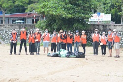 Participants in the cleanup activity