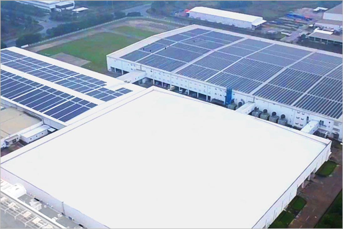 Reduce CO2 emissions by 4,210 tons per year. A solar power generation system is now fully activated at Vietnam Plant.